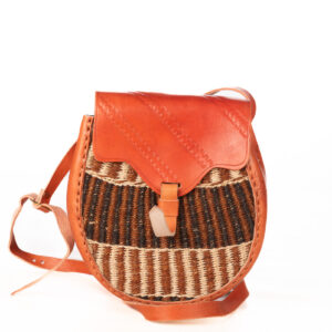 braune Ledertasche mit Sisalflächen